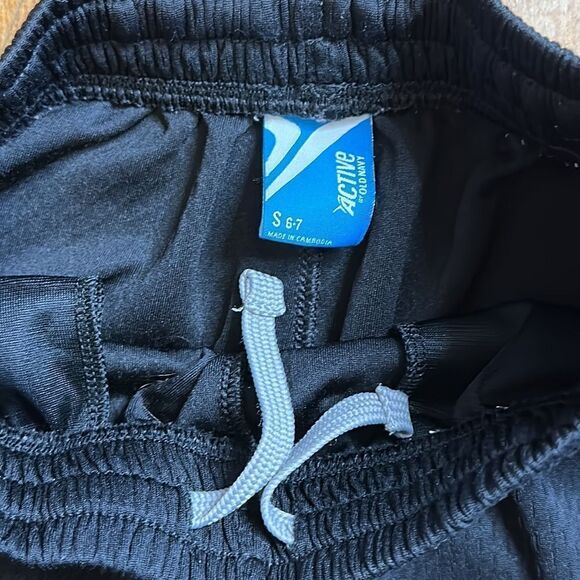 Old Navy shorts size 6 to 7 Black Active Wear athletic soccer basketball shorts - Picture 2 of 4